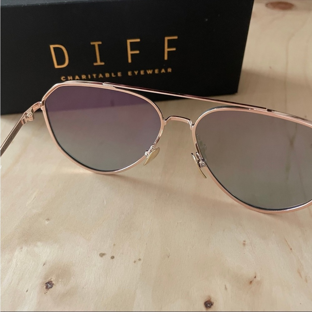 Diff Eyewear Dash Sunglasses NWT - image 4